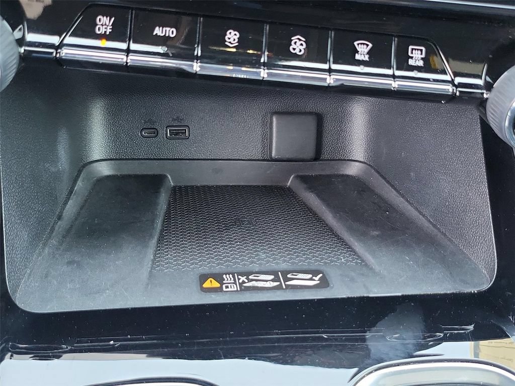 Certified 2024 Chevrolet Traverse RS w/ LPO, Floor Liner Package FWD image 37