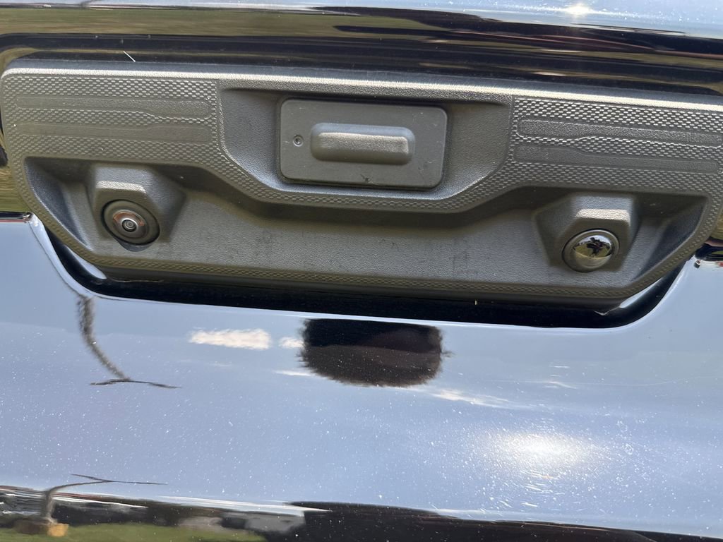 Used 2025 Chevrolet Silverado 1500 Custom image 36