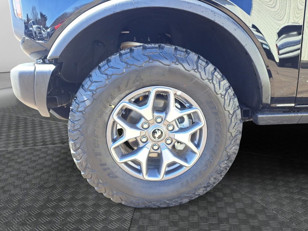 Used 2025 Ford Bronco Badlands image 14