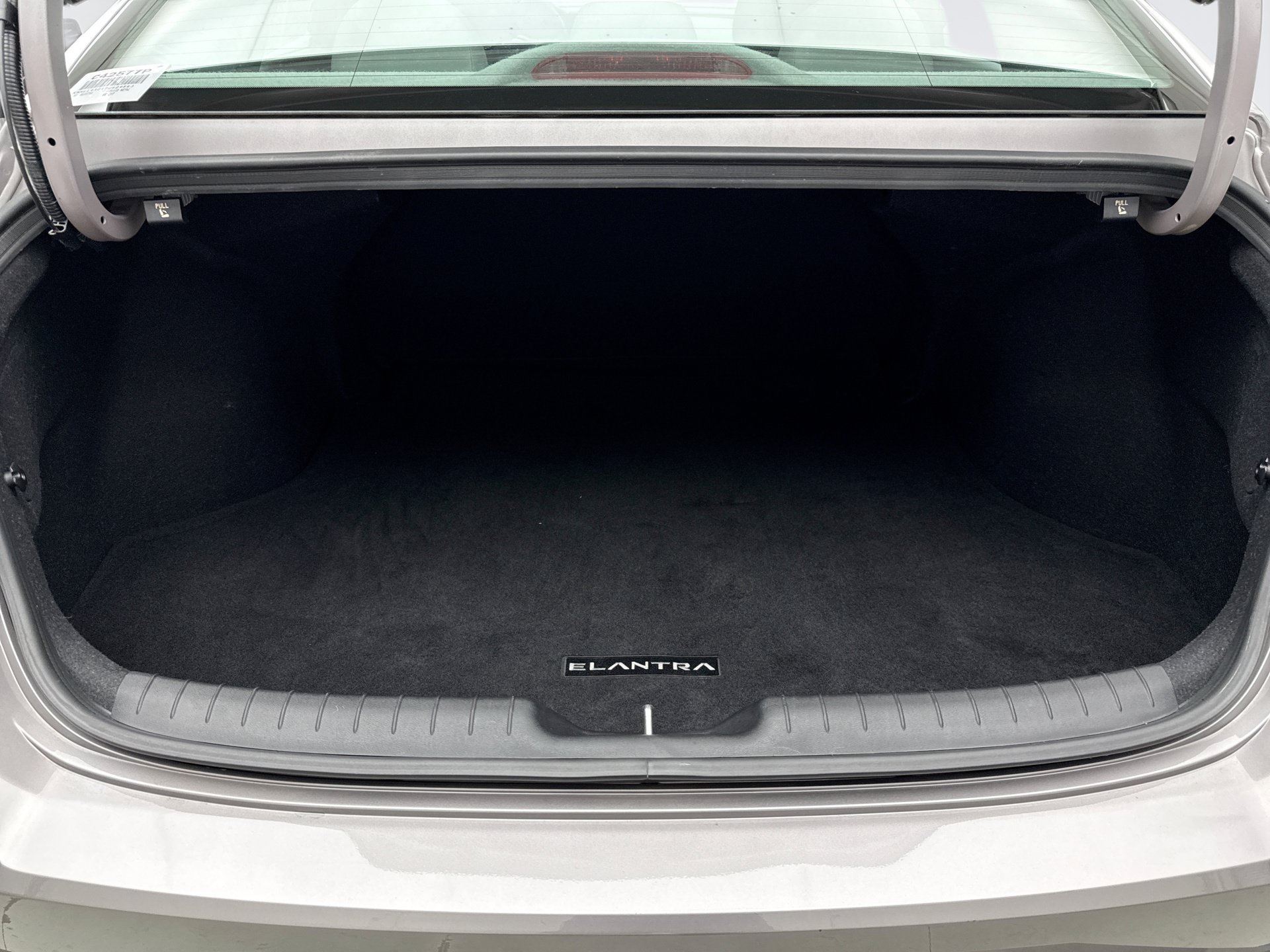 Used 2023 Hyundai Elantra SE w/ Cargo Package FWD image 18