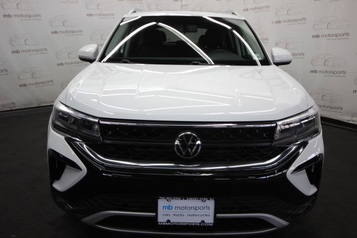 Used 2022 Volkswagen Taos SE w/ Panoramic Sunroof Package AWD/4WD image 10