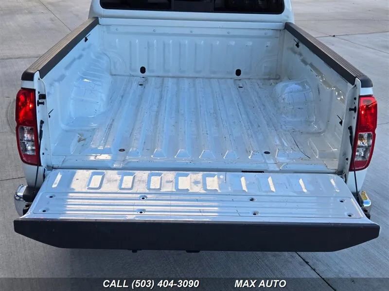 Used 2020 Nissan Frontier SV image 16