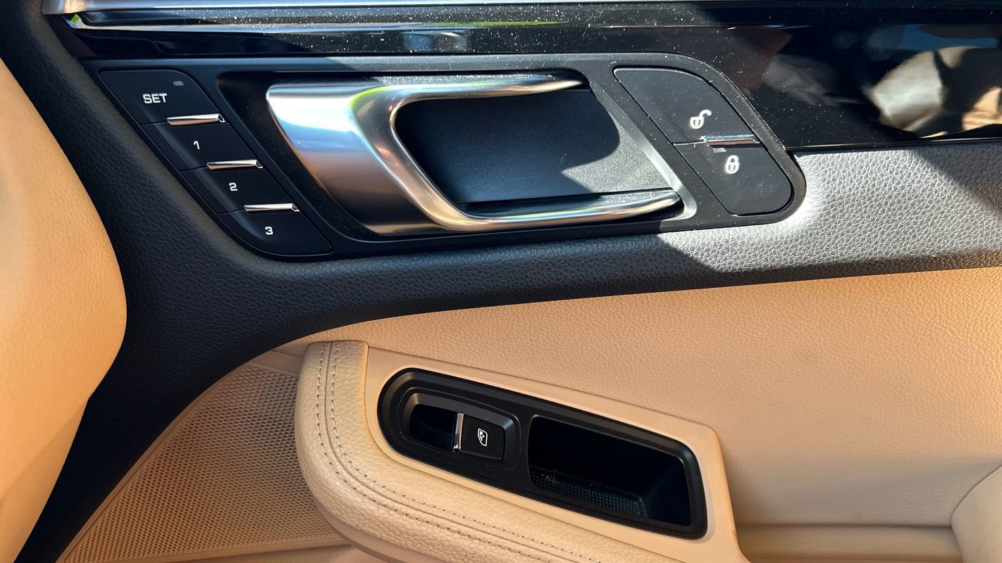 Used 2017 Porsche Macan S image 36