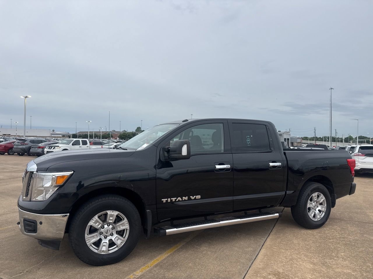 Used 2018 Nissan Titan SV w/ SV Convenience Package RWD image 14