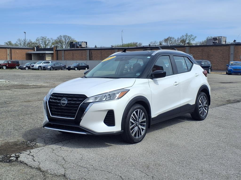 Used 2022 Nissan Kicks SV w/ Interior Electronics Package FWD image 3