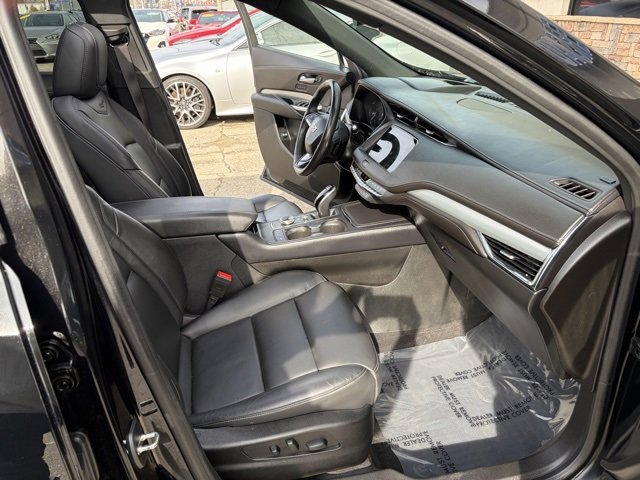 Used 2023 Cadillac XT4 Premium Luxury image 39