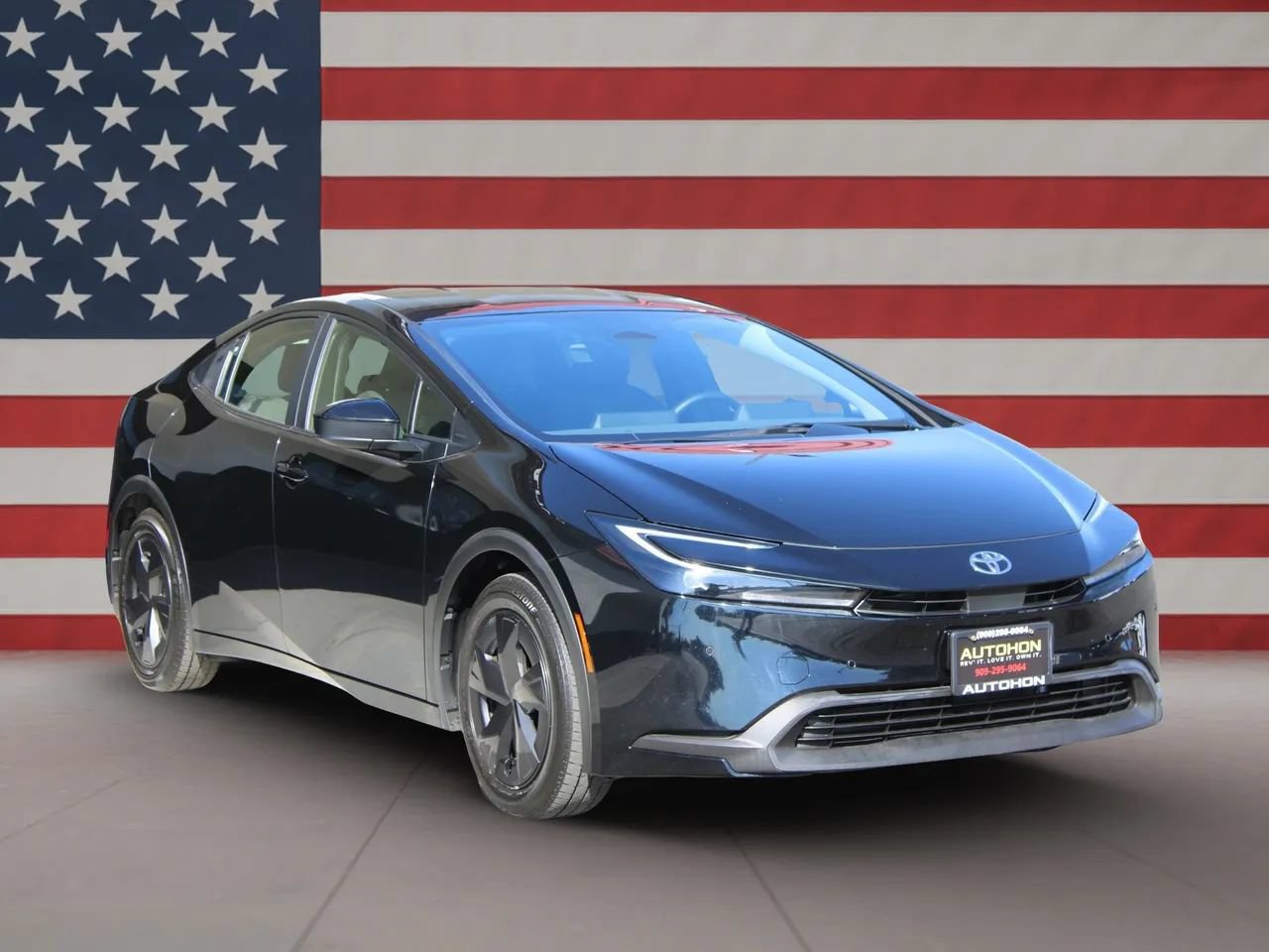 Used 2025 Toyota Prius LE FWD image 3