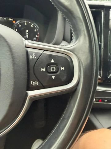 Used 2018 Volvo XC60 T5 Momentum w/ Vision Package AWD/4WD image 20
