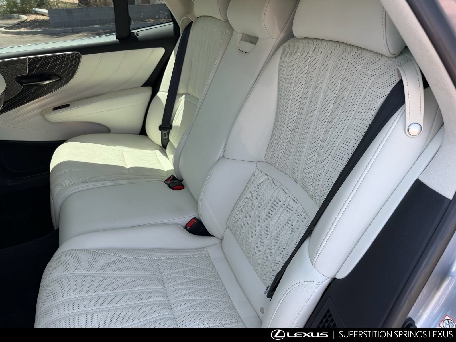 Used 2023 Lexus LS 500h AWD w/ Luxury Package image 26