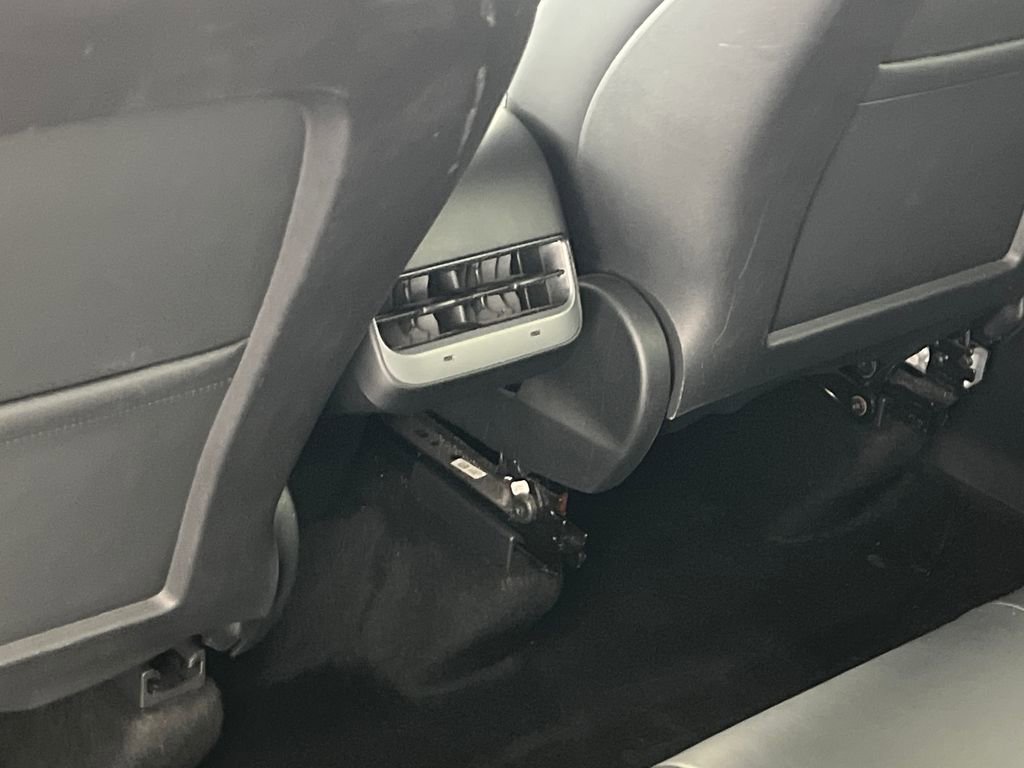 Used 2023 Tesla Model Y Long Range image 40