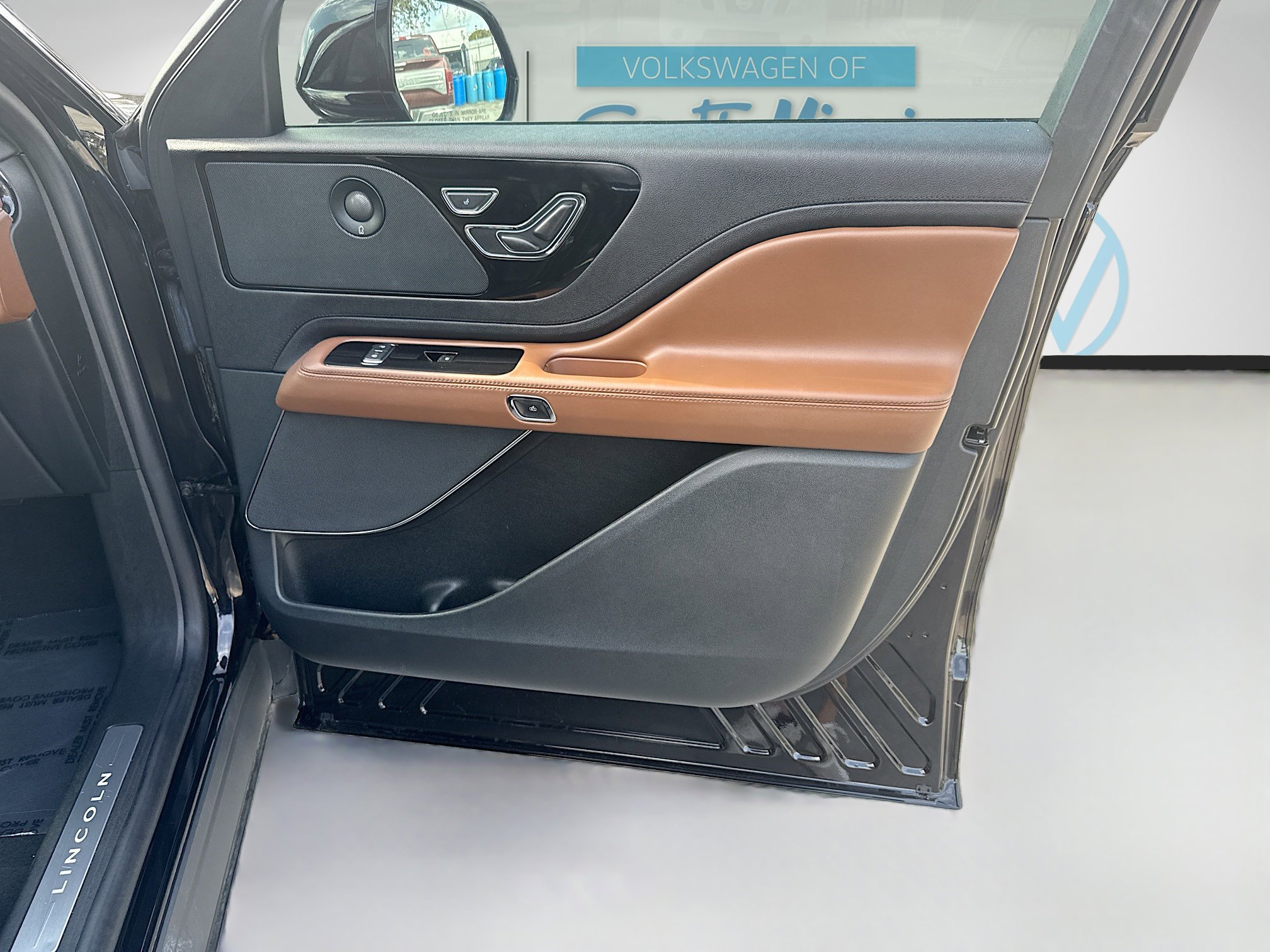 Used 2023 Lincoln Aviator Reserve w/ Equipment Group 201A image 35