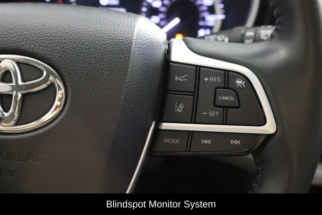 Used 2023 Toyota Highlander XLE FWD image 10