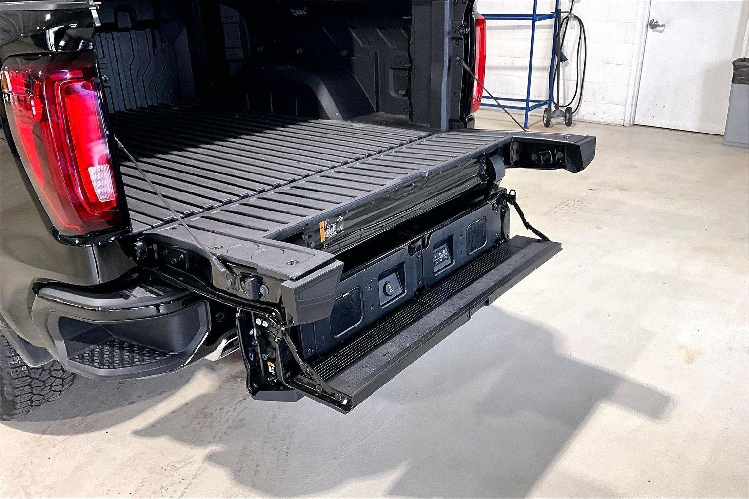 Used 2025 GMC Sierra 1500 AT4 w/ AT4 Premium Package image 36