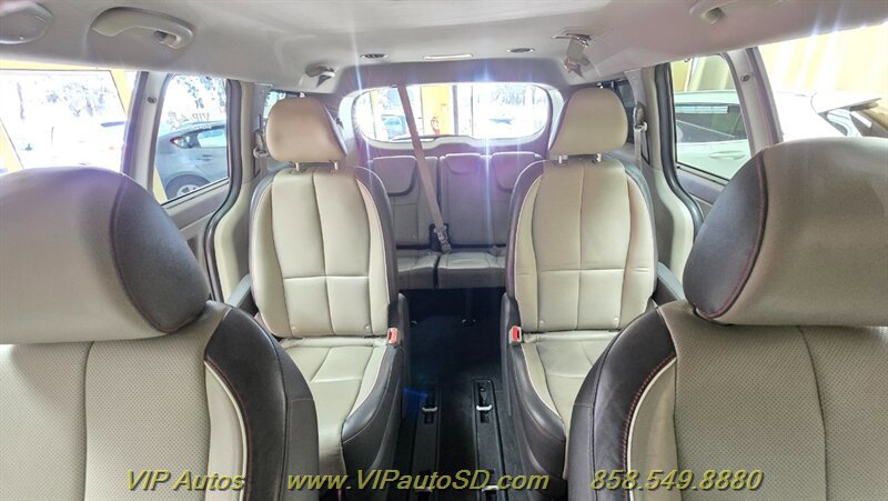 Used 2017 Kia Sedona LX w/ LX Essentials Premium Package FWD image 17