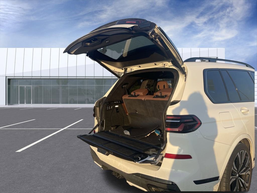 Used 2023 BMW X7 M60i image 46