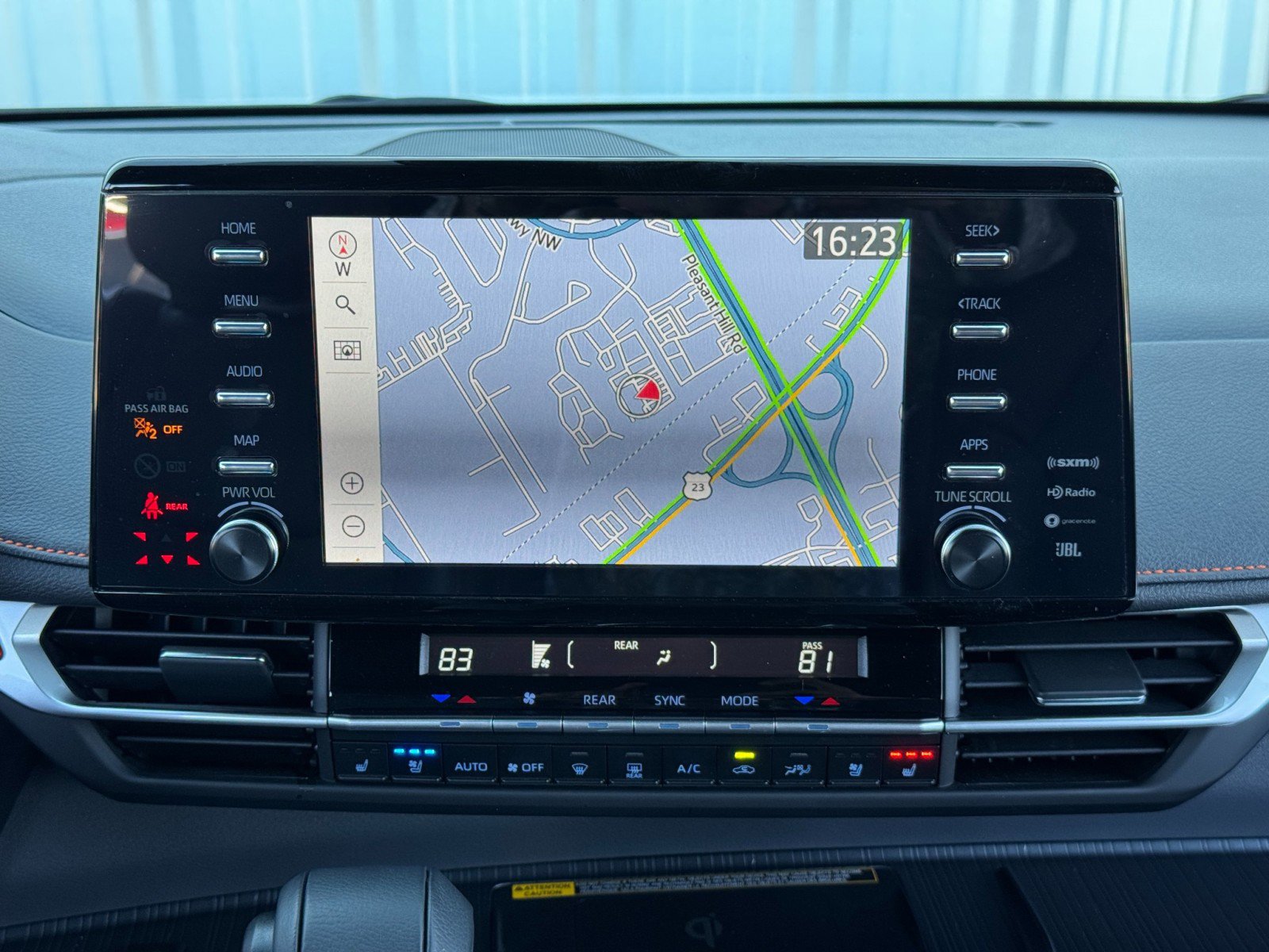 Used 2024 Toyota Sienna XSE w/ XSE Premium Package image 25