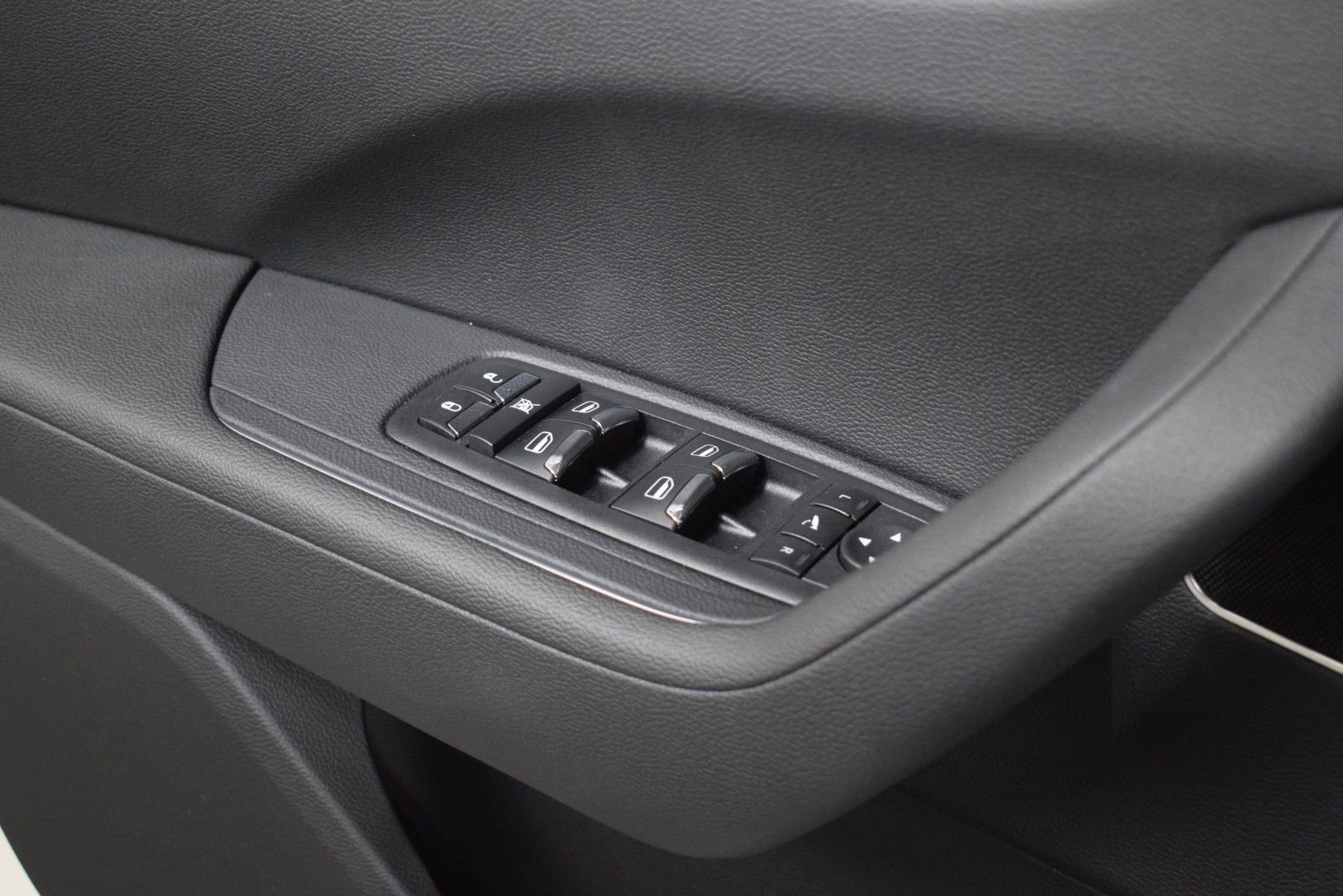 Certified 2023 Maserati Levante GT AWD/4WD image 38