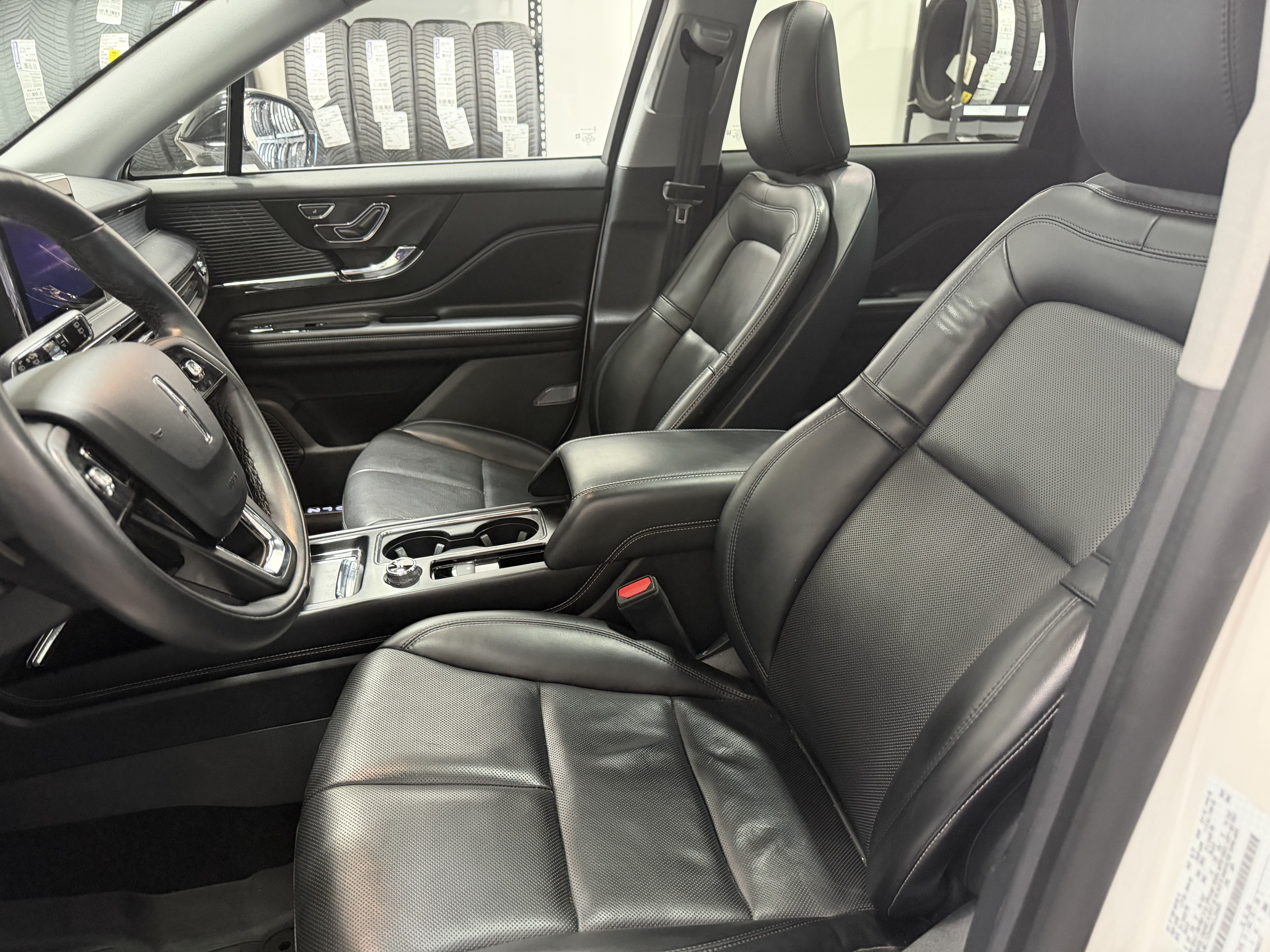 Used 2022 Lincoln Corsair AWD w/ Premium Package image 12