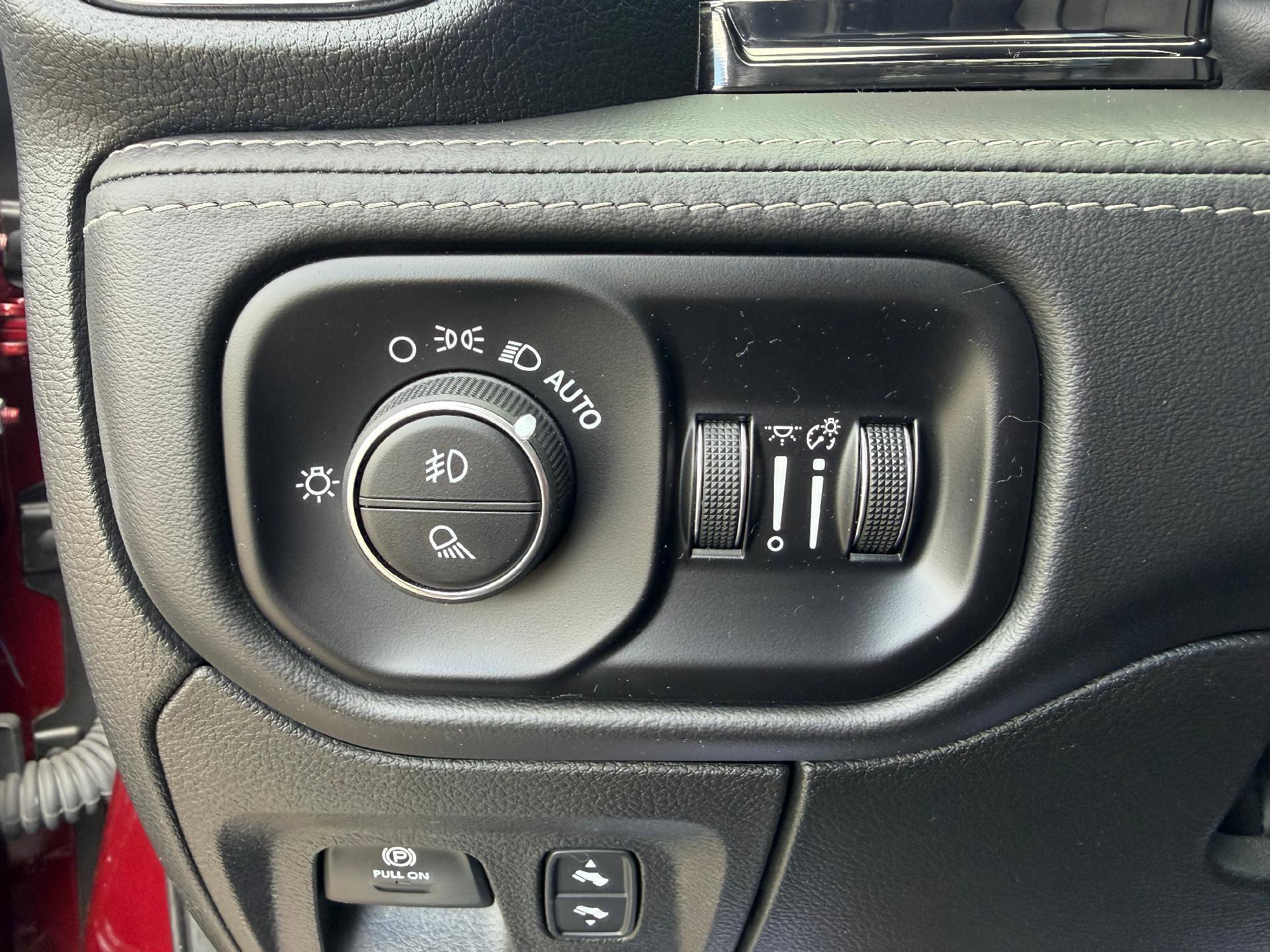 Used 2025 RAM 1500 Limited AWD/4WD image 33