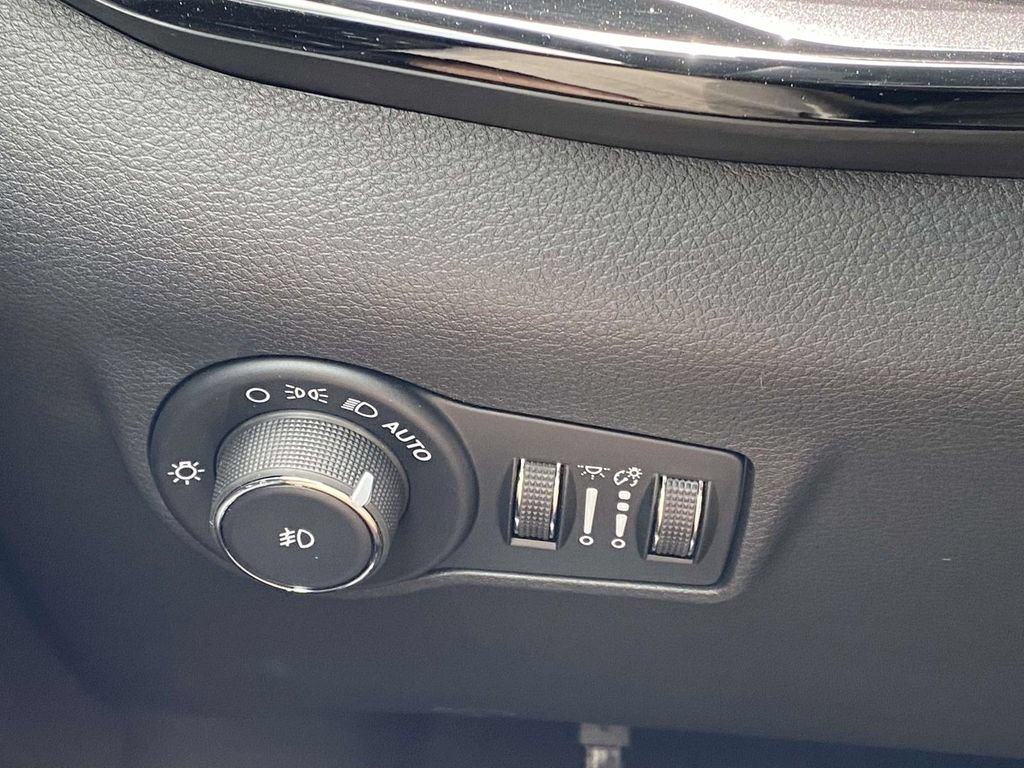 New 2026 Jeep Compass Latitude AWD/4WD image 30