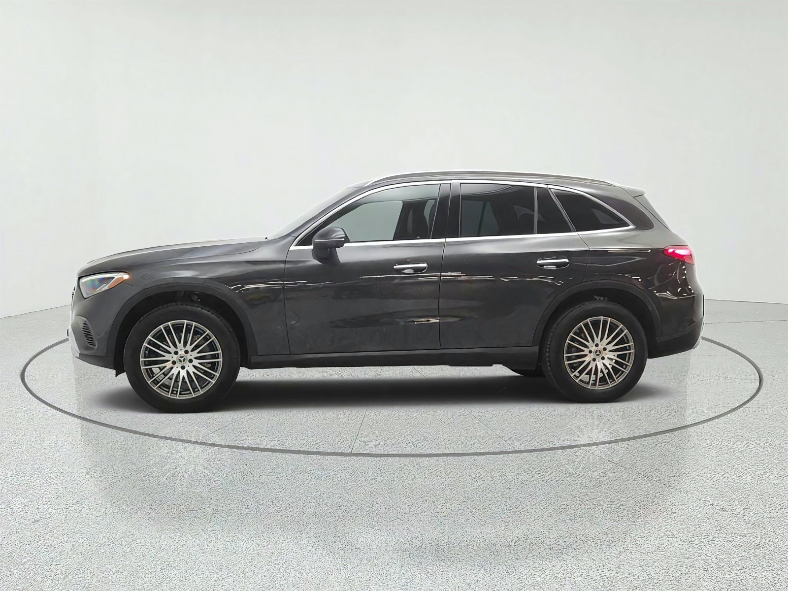 Used 2024 Mercedes-Benz GLC 300 image 8