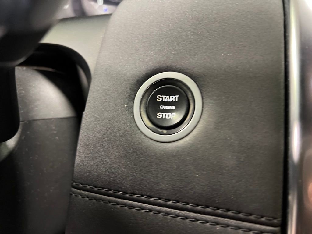 Used 2020 Land Rover Discovery Sport SE image 25