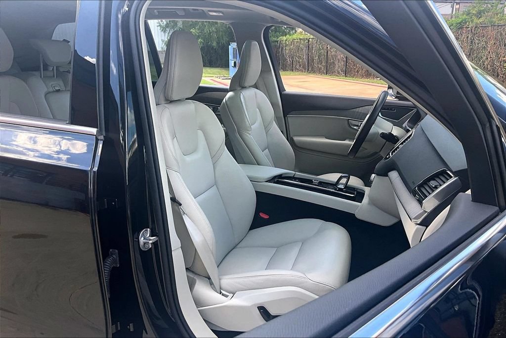 Used 2025 Volvo XC90 B6 Plus w/ Protection Package Premier AWD/4WD image 10