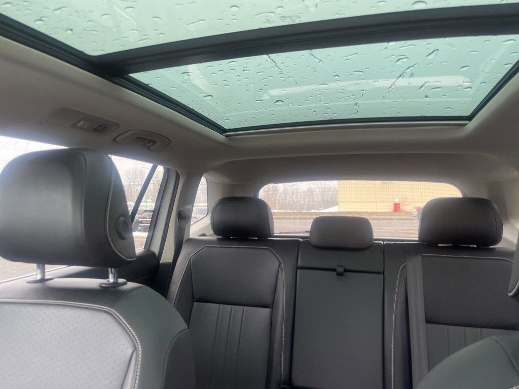 Used 2022 Volkswagen Tiguan SE image 17