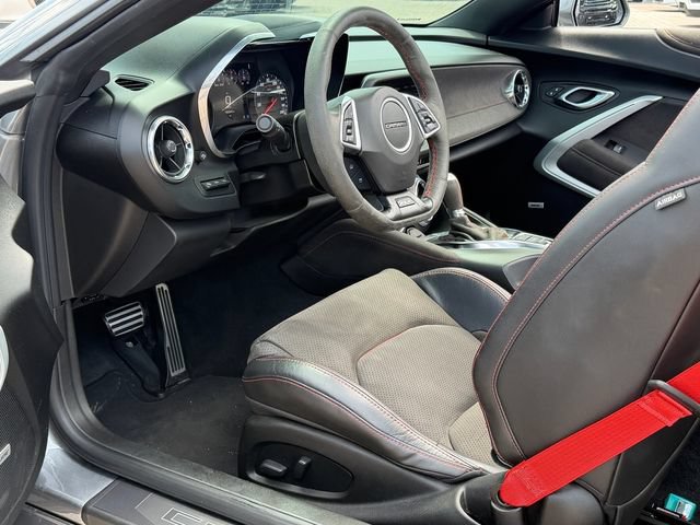 Used 2022 Chevrolet Camaro ZL1 RWD image 13
