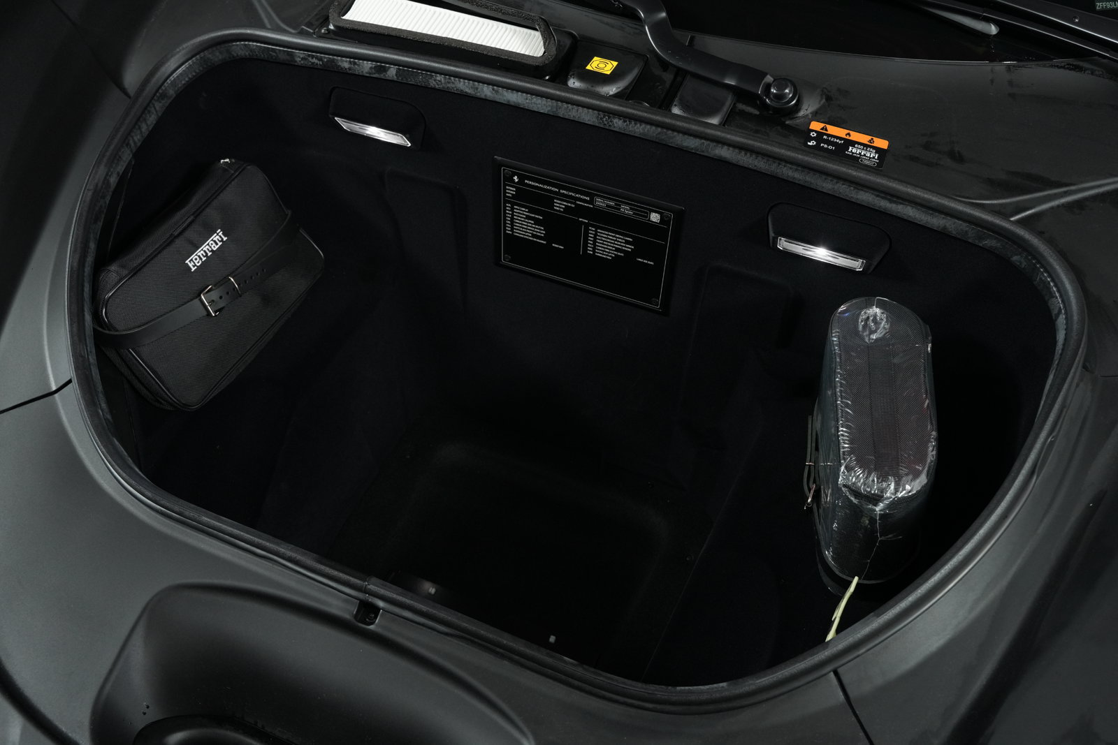 Used 2023 Ferrari F8 Spider RWD image 5