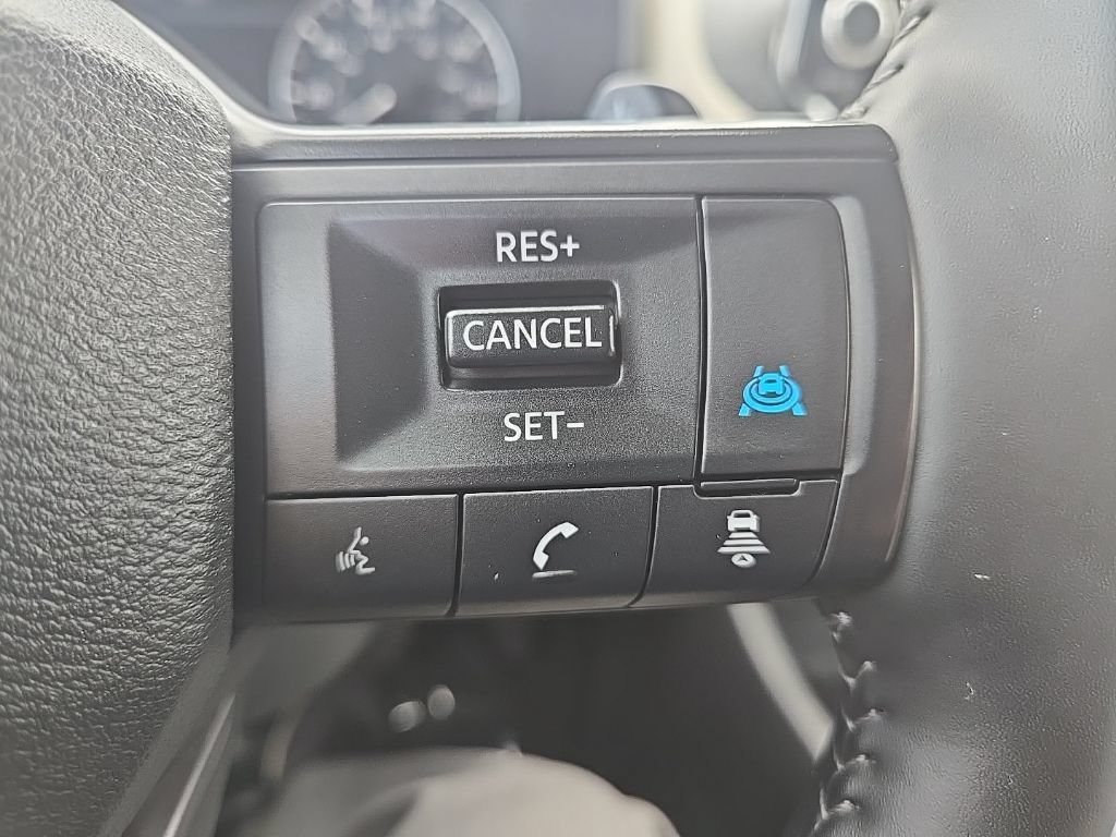 Used 2025 Nissan Rogue SV AWD/4WD image 15
