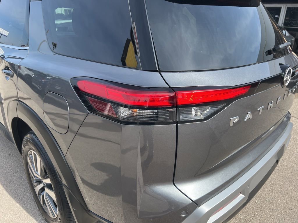 Certified 2024 Nissan Pathfinder SL image 33