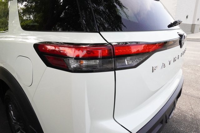 Used 2024 Nissan Pathfinder SV FWD image 30