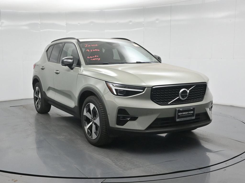 Used 2023 Volvo XC40 B5 Ultimate AWD/4WD image 4