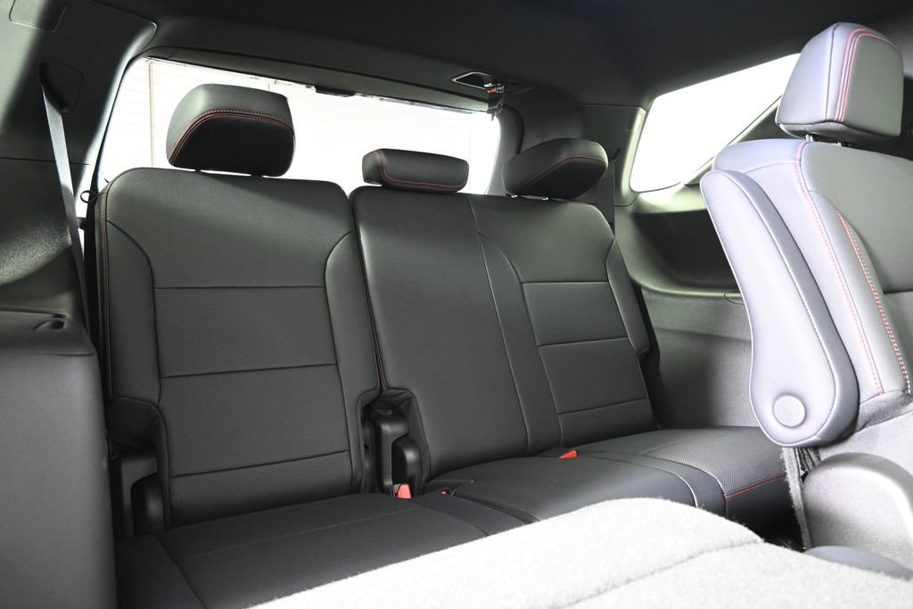 Used 2026 Chevrolet Traverse Z71 w/ LPO, Floor Liner Package AWD/4WD image 16