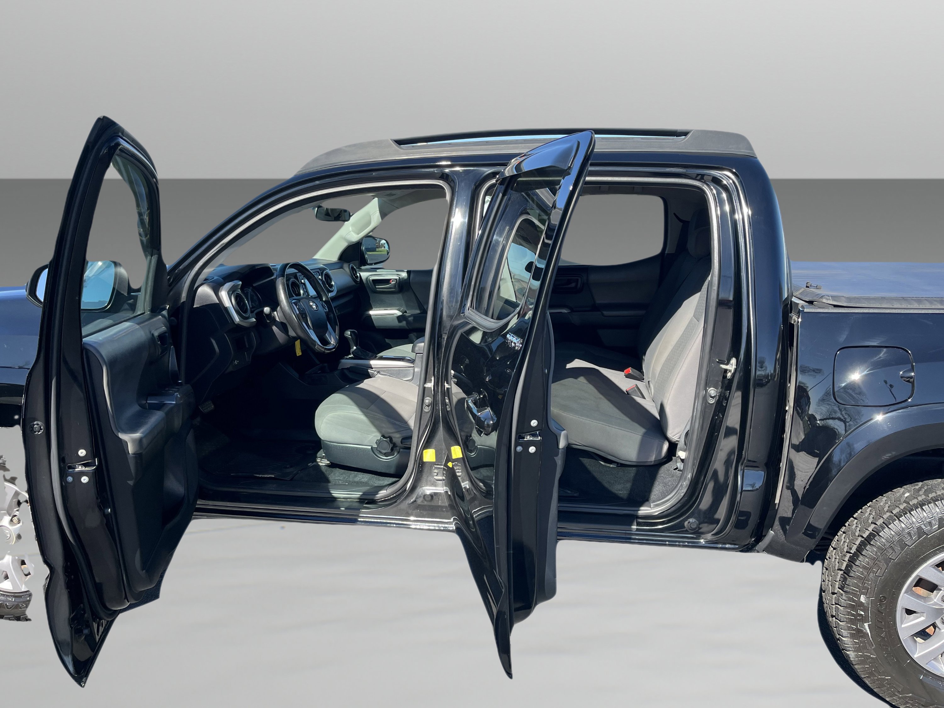 Used 2016 Toyota Tacoma SR5 w/ SR5 Appearance Package (SN) image 9