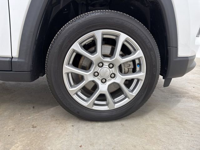Used 2023 Jeep Compass Latitude image 12