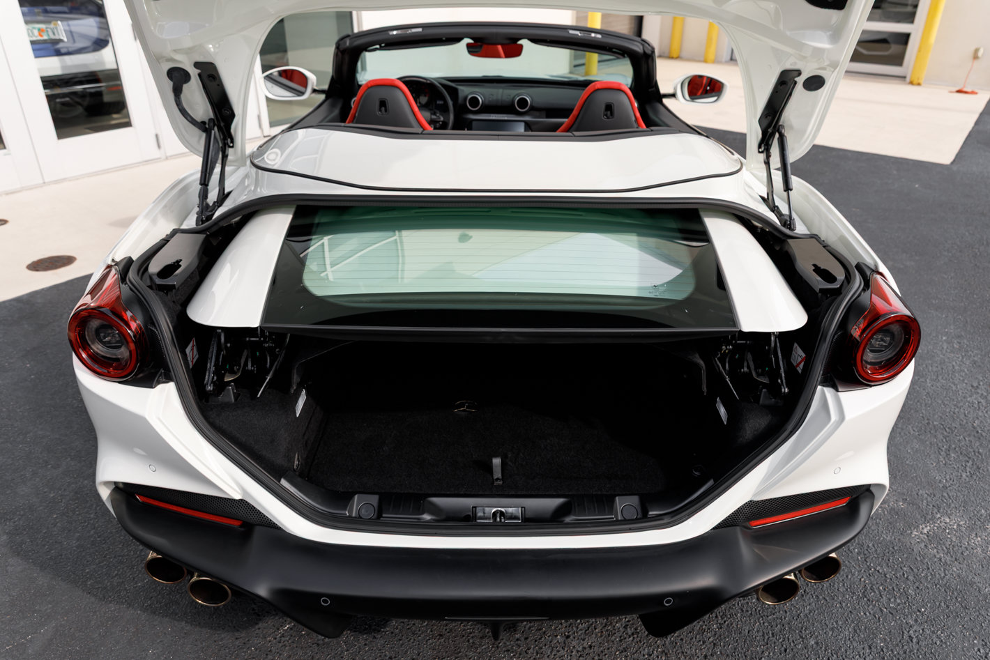 Used 2023 Ferrari Portofino M RWD image 32