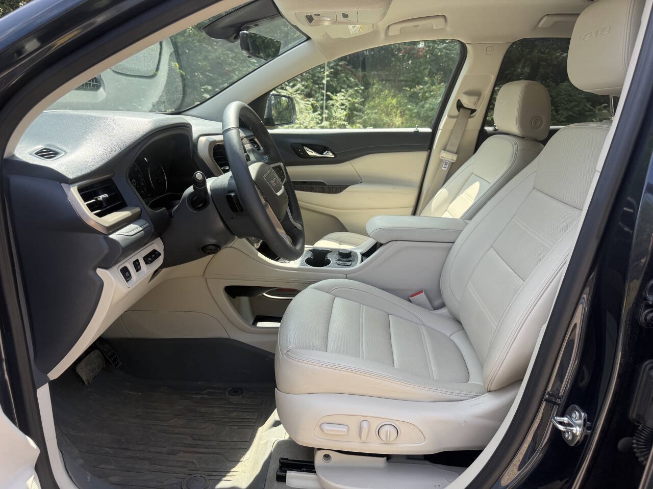 Used 2023 GMC Acadia Denali w/ Denali Technology Package AWD/4WD image 8