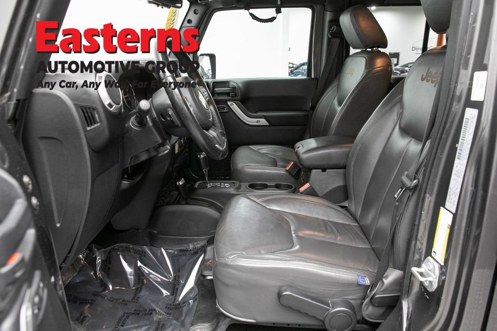 Used 2017 Jeep Wrangler Unlimited Sahara w/ Dual Top Group AWD/4WD image 13