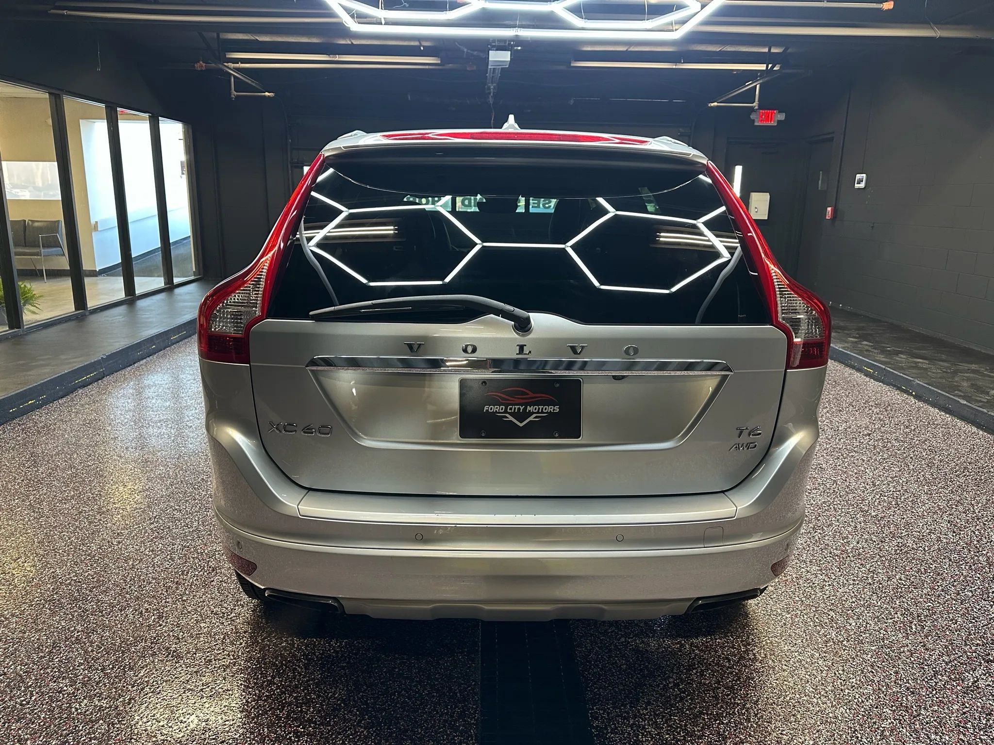 Used 2016 Volvo XC60 T6 w/ Proximity Package image 6