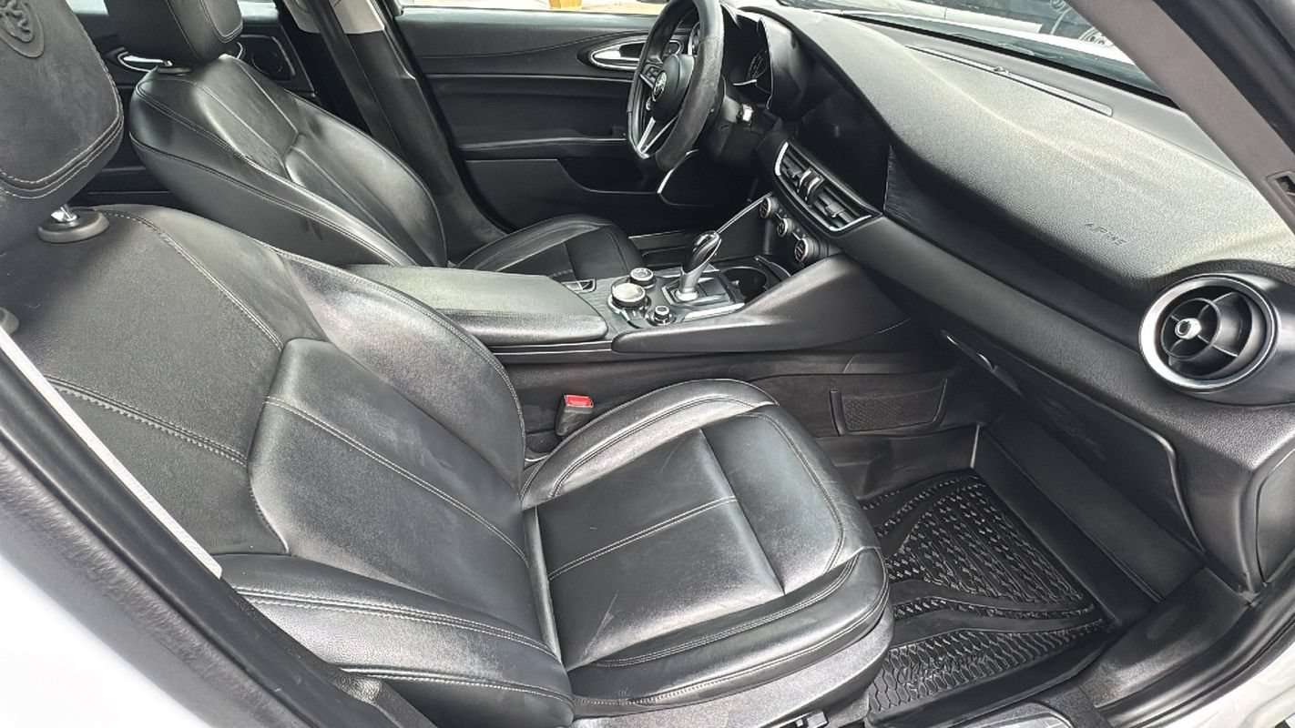 Used 2018 Alfa Romeo Giulia AWD image 18