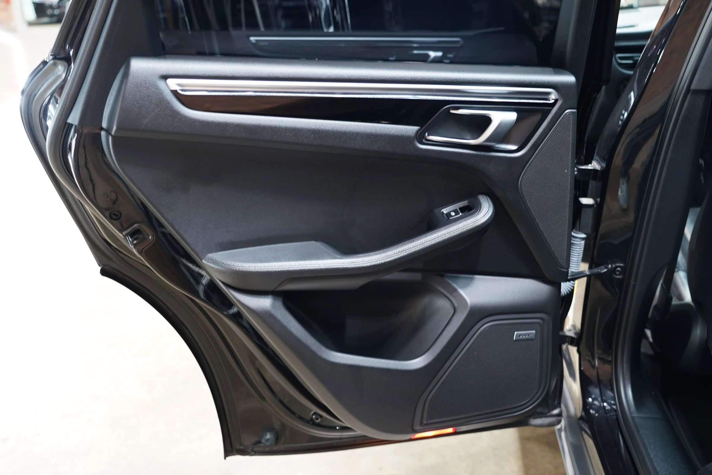 Used 2019 Porsche Macan S image 46