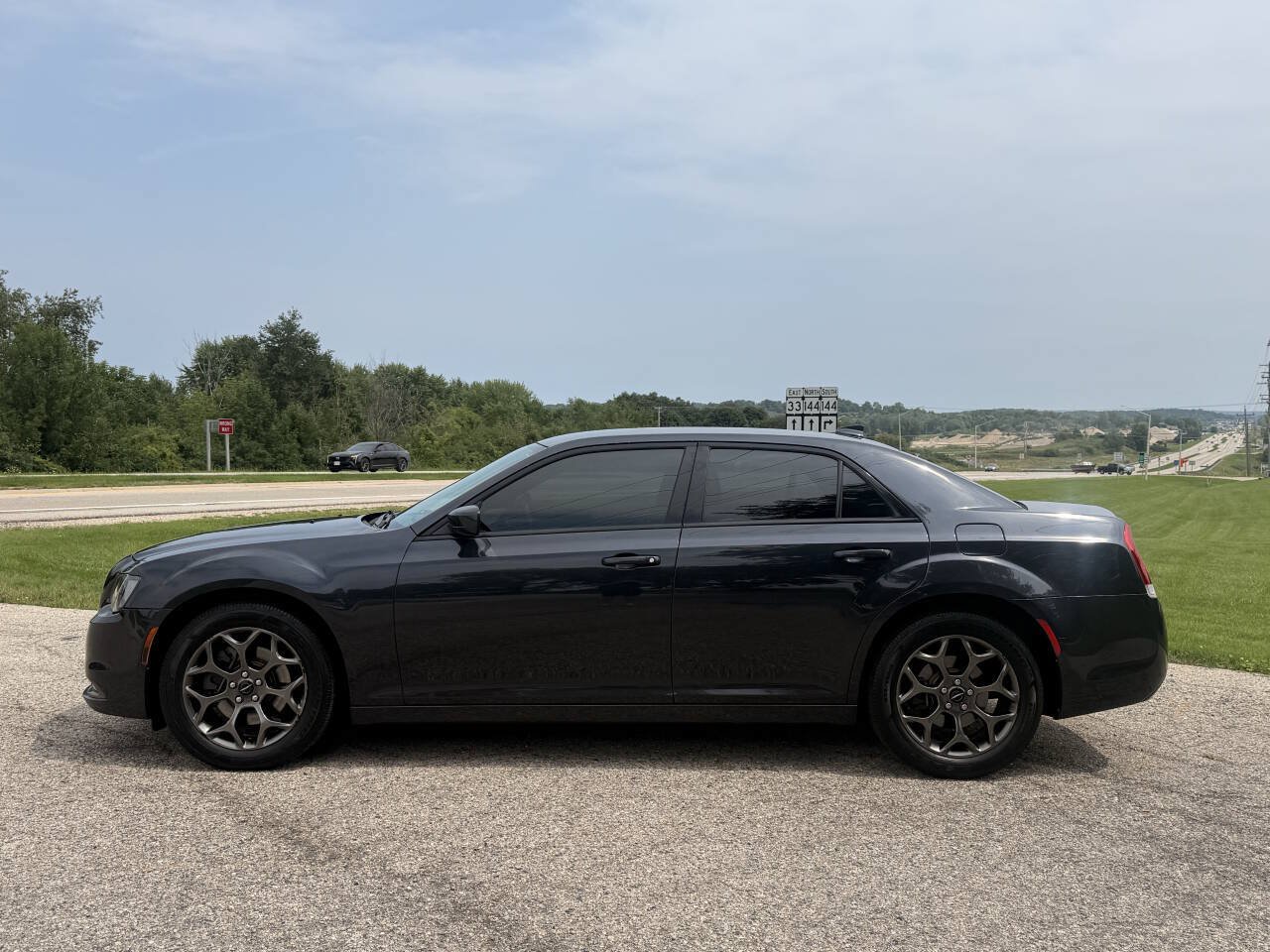 Used 2018 Chrysler 300 S AWD/4WD image 2