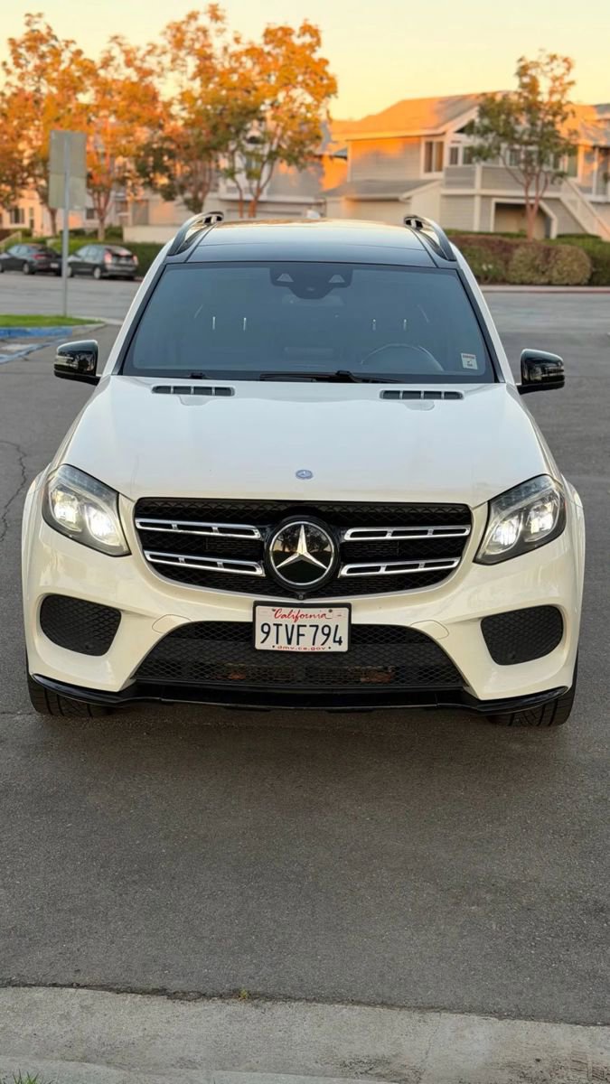 Used 2017 Mercedes-Benz GLS 550 4MATIC image 4