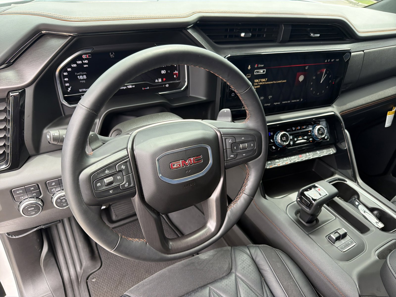 Used 2025 GMC Sierra 1500 AT4 w/ AT4 Premium Package AWD/4WD image 17