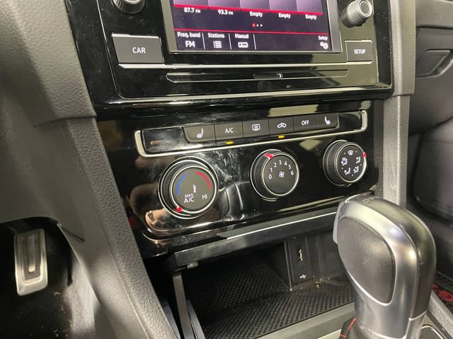 Used 2019 Volkswagen Golf 4-Door FWD image 8