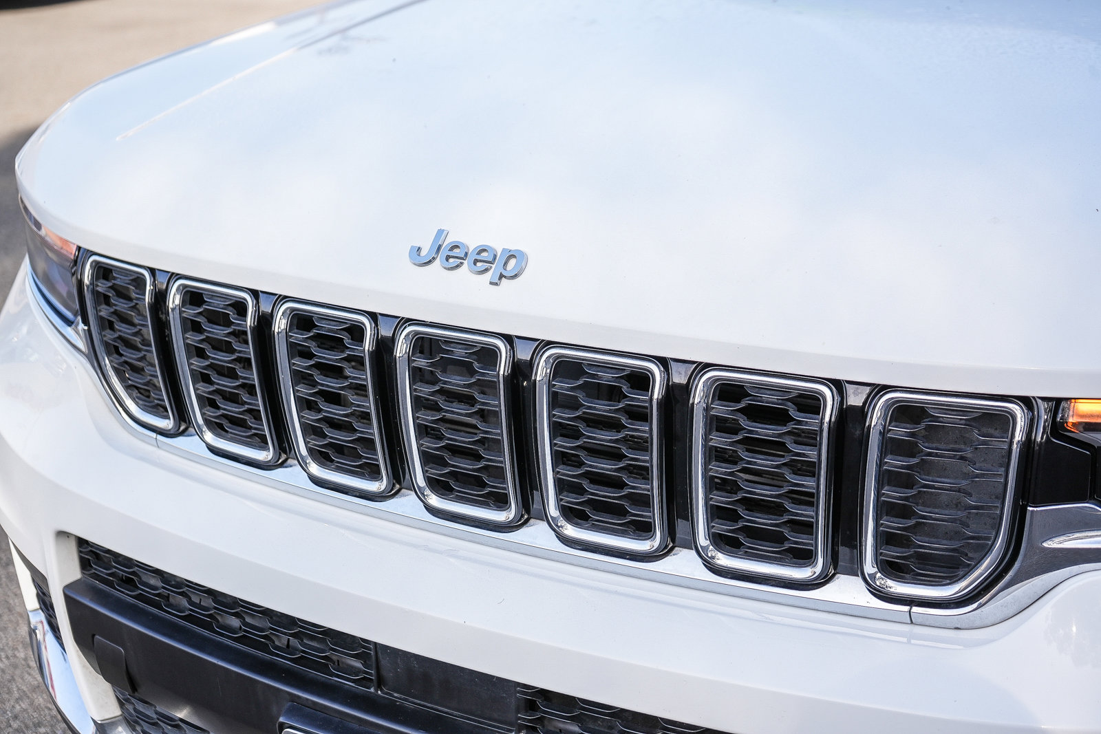 Used 2023 Jeep Grand Cherokee L Limited image 5