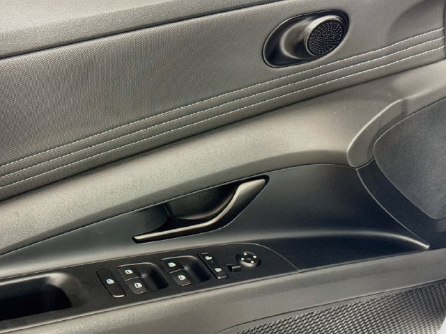 Certified 2025 Hyundai Elantra SEL FWD image 21