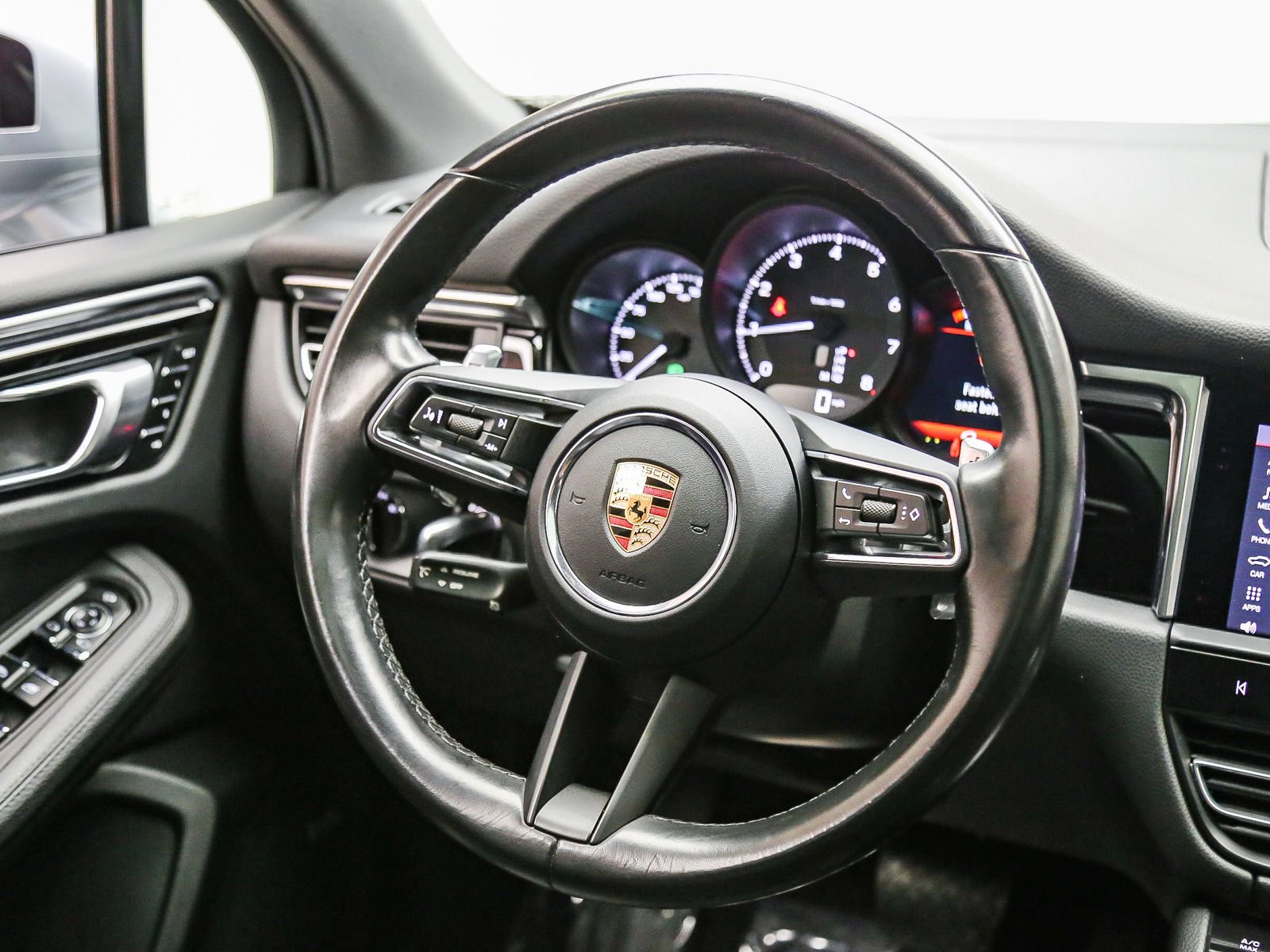 Certified 2022 Porsche Macan AWD/4WD image 19